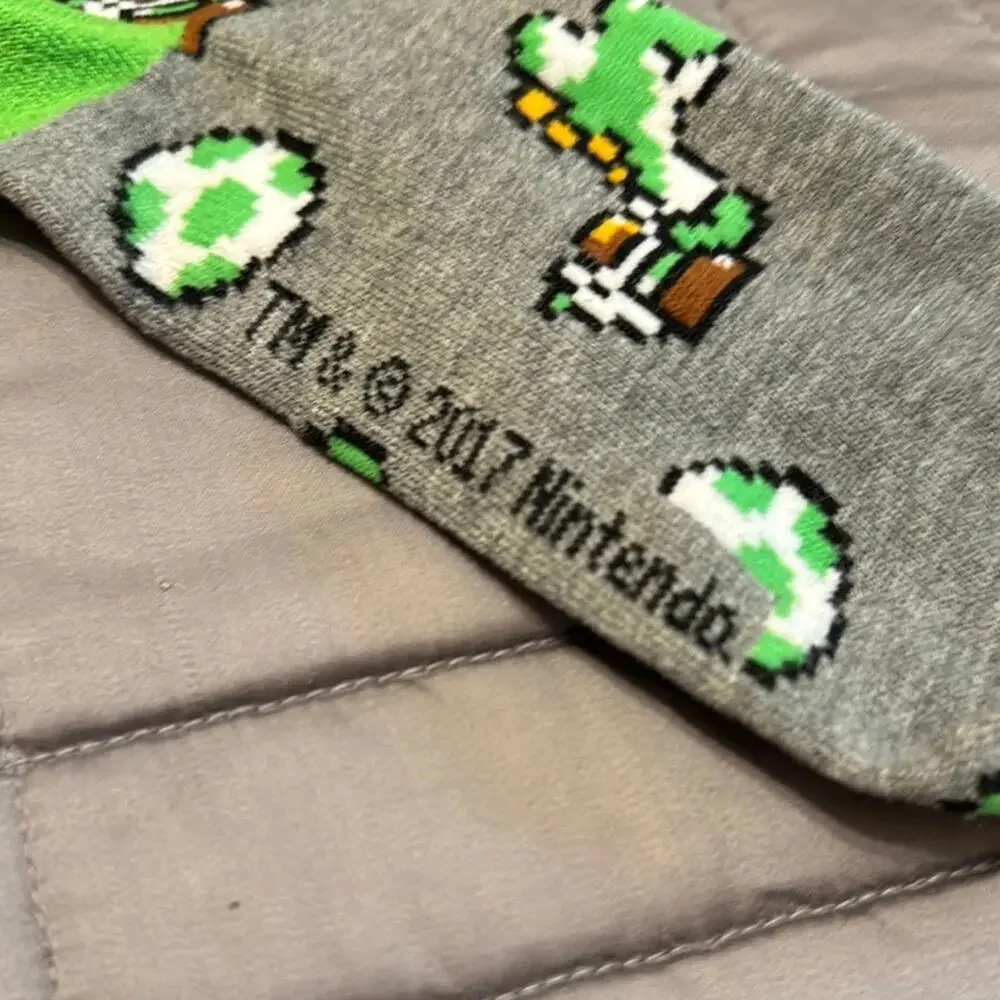 Nintendo Yoshi Graphic Socks - Gray with Green Accents